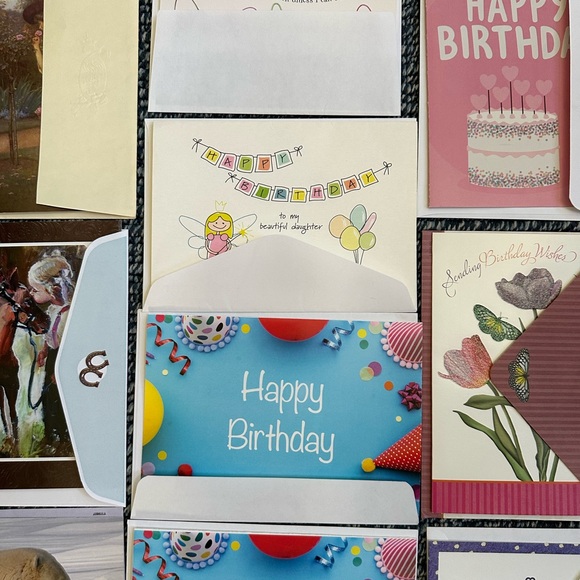 New 23 of different brand of cards with envelopes. - Picture 5 of 9